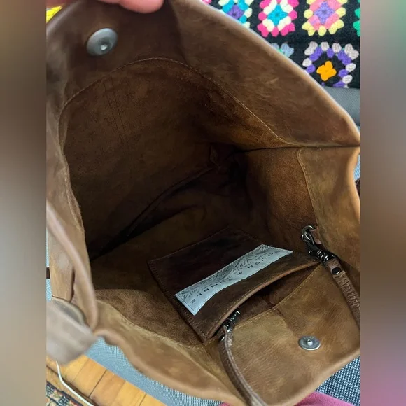 Rough & Tumble Camden Crossbody—rustic pecan - Picture 7 of 10